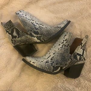 Jeffrey Campbell Cromwell Booties, Size 9